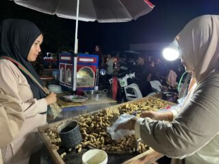 Cuma Jual Kacang Rebus, Ibu Ini Raup Rp8 Juta Sehari di Expo Desa Konawe!