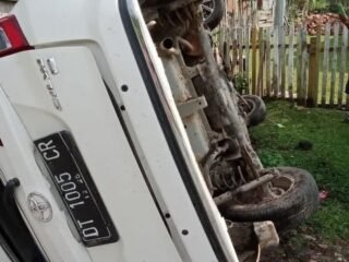 Polisi Ungkap Kronologi Lakatunggal di Waruputih Muna, Minibus Toyota Calya Tabrak Pagar hingga Terbalik
