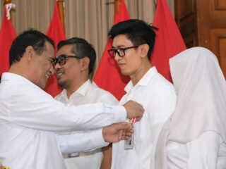 Kabulog Unaaha Muh Abdan Djarmin Terima Penghargaan Dari Menteri Pertanian Amran Sulaiman. Jadi Salah Satu Pemimpin Cabang Terbaik Se-Indonesia