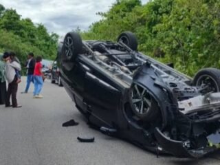 Mobil Toyota Rush Alami Laka Tunggal Di Buton Sultra. Diduga Sopir Mengantuk