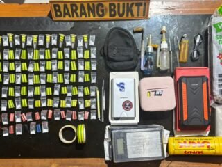Dua Pria Asal Konawe Selatan Diringkus Polisi. 68 Sachet Sabu Siap Edar hingga Motor Disita Polisi