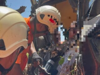 Operator Ekskavator Tewas Terjepit Di Ruang Kemudi Usai Dijatuhi Batu Besar Saat Kerja Di Kawasan Perumahan Baubau Sultra