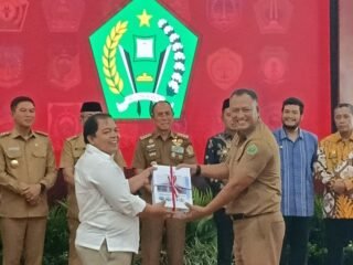 Disaksikan Gubernur Sultra, Pemkab Konawe Serahkan LKPD Tahun 2025. Target Raih Opini WTP BPK