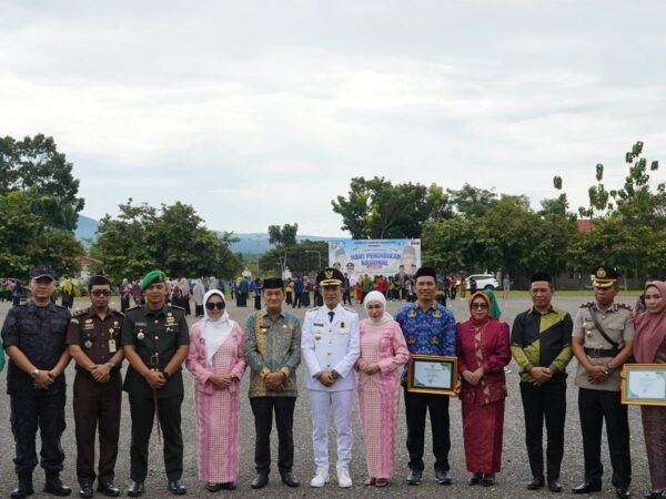 Ikrar Anti narkoba Di Hari pendidikan Nasional Konawe Utara. Kepala BNNK Konawe Ajak Pelajar Kejar Prestasi Jauhi Narkoba
