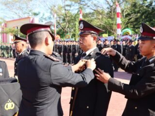 HUT Bhayangkara Ke-80, Personel Polres Konawe Terima Tanda Kehormatan Nararya Dan Satyalancana Pengabdian Oleh Presiden RI